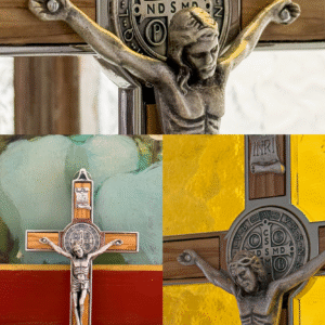 Crucifix de paret amb Medalla de Sant Benet, fusta d’olivera