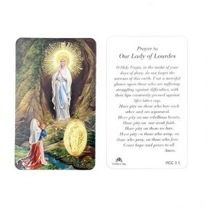 Estampa Virgin of Lourdes, medalla dorada, plastificada y con oración en inglés